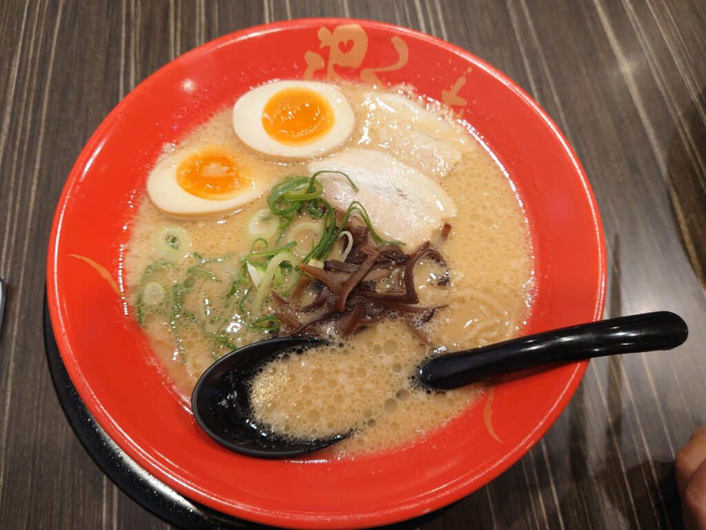香川グルメ 高松グルメ 香川ラーメン 高松ラーメン ろくの家 ラーメン 肉六白らーめん