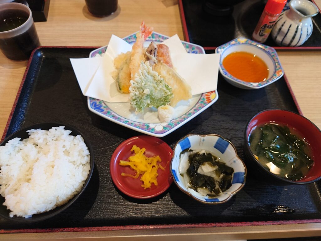 ここも春日店　メニュー　天ぷら定食