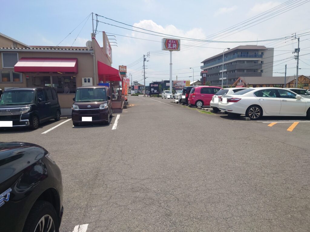 ここも春日店　駐車場