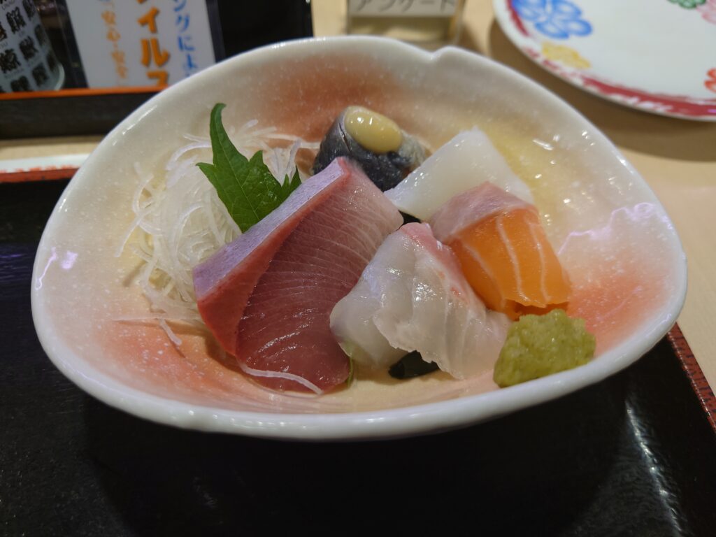 香川ランチ　高松ランチ　寿司ここも　春日　ランチメニュー　地だこの天ぷら定食　刺身