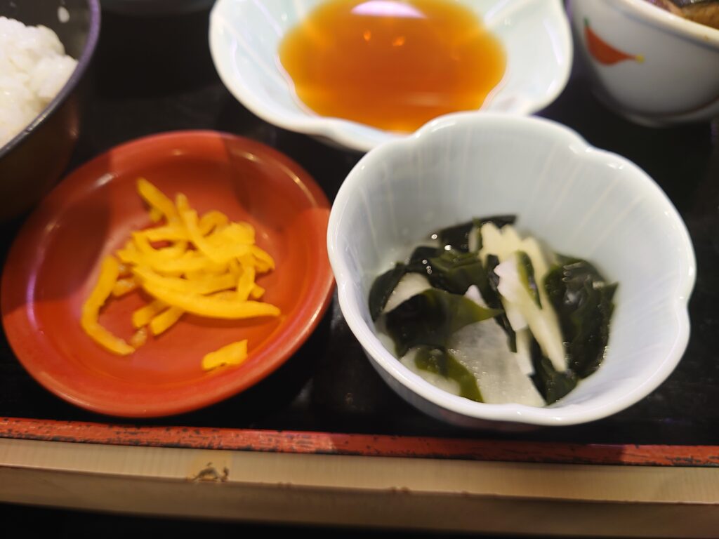 香川ランチ　高松ランチ　寿司ここも　春日　ランチメニュー　地だこの天ぷら定食　酢の物
