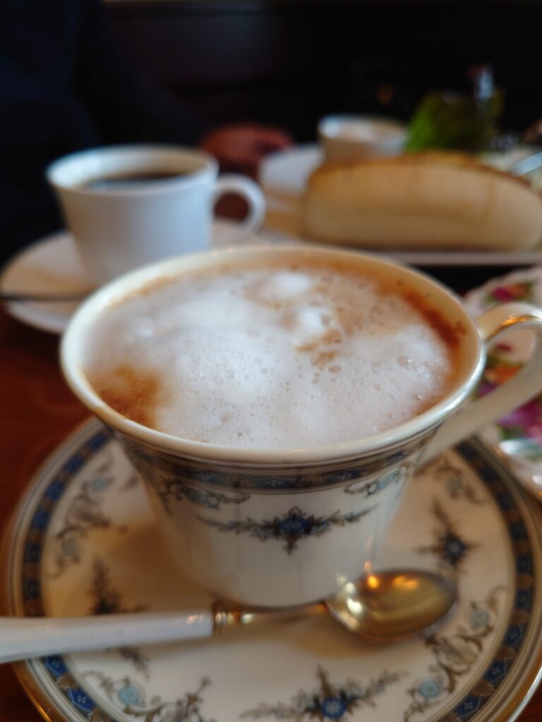 高松カフェ　珈琲美人文月　モーニング　カプチーノ