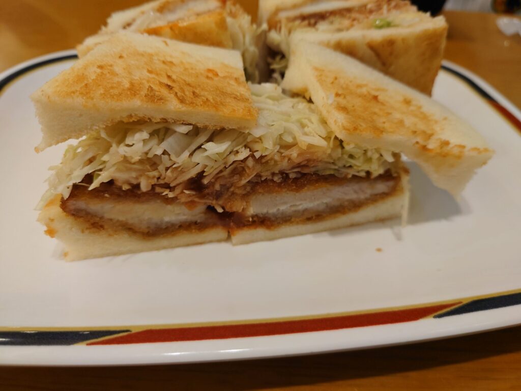 名古屋カフェ　コンパル　モーニング　カツサンド