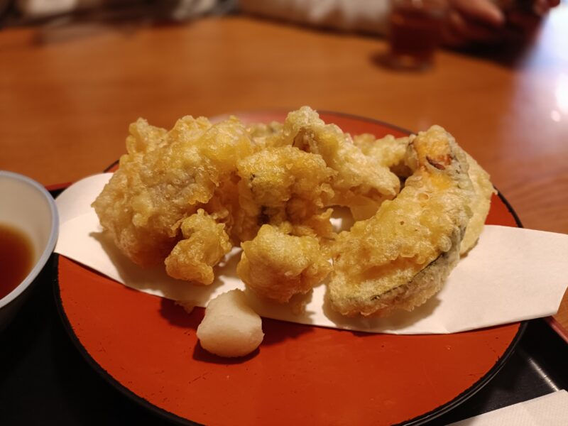 海鮮問屋 仲見世（なかみせ）のランチで食べた5種類ほどある天ぷら