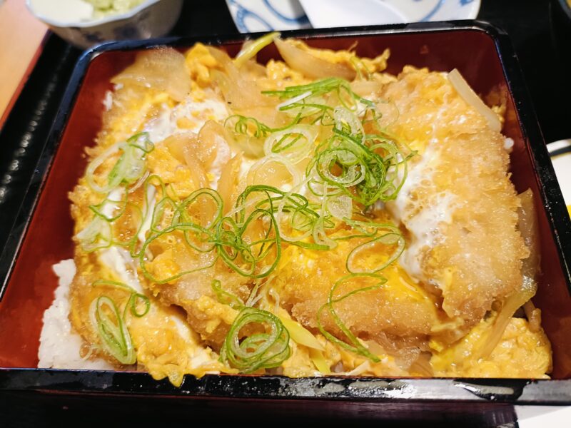 海鮮問屋 仲見世（なかみせ）のランチで食べたかつ重定食