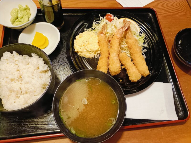 海鮮問屋 仲見世（なかみせ）のランチで食べたエビフライ定食