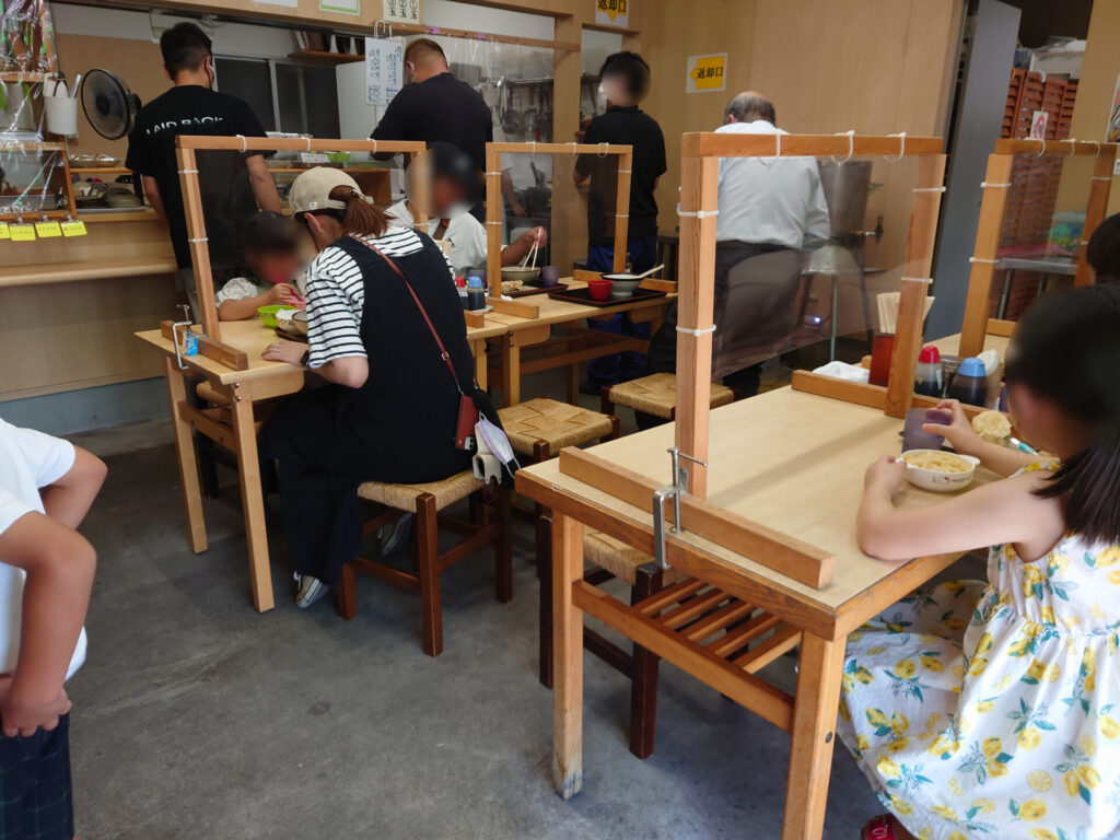 高松うどん　手打うどん上田　店内　席