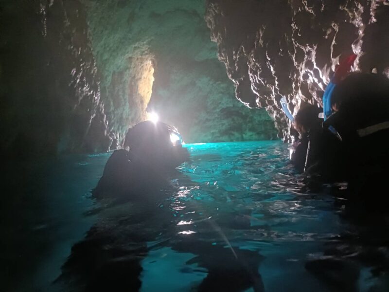 ルネッサンスリゾートオキナワで体験した青の洞窟でシュノーケリング