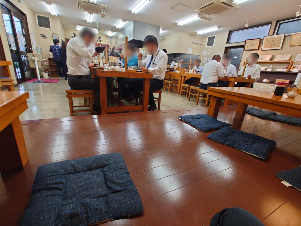 高松うどん　上原屋本店　店内　テーブル席　お座敷