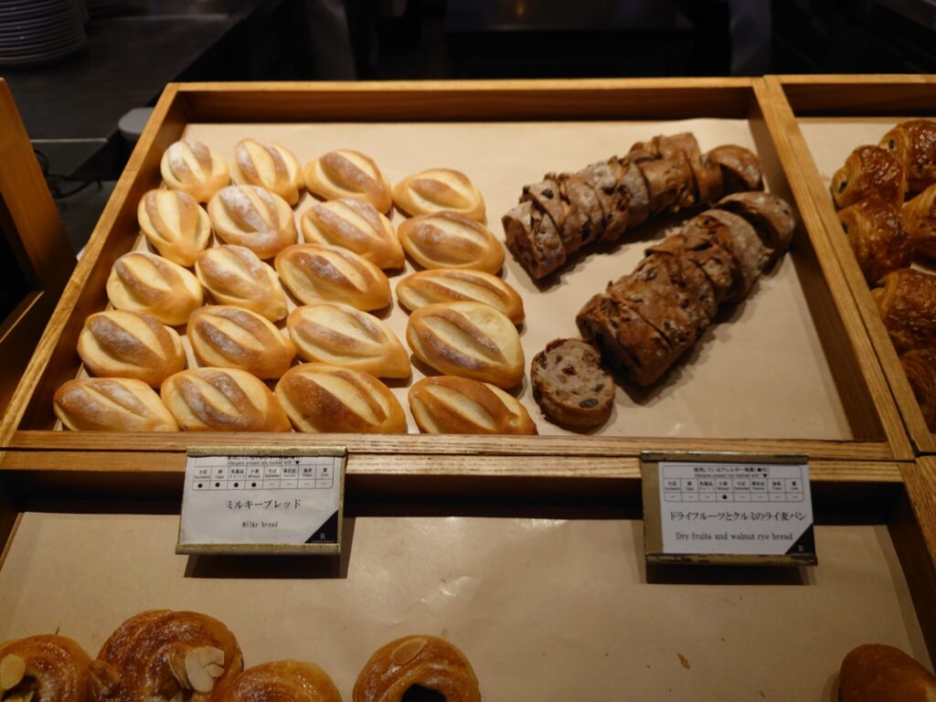 ルネッサンスリゾートオキナワ　朝食　フォーシーズン　パン