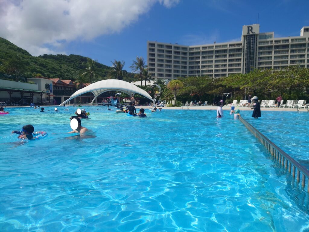 ルネッサンスリゾートオキナワ　沖縄子連れホテル　ビーチ　プール