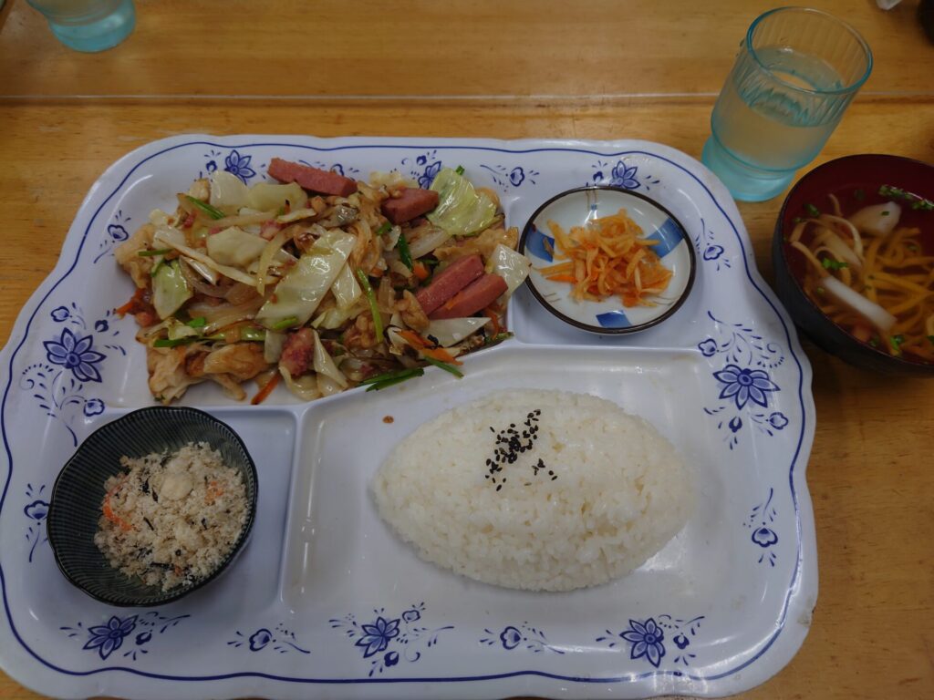 沖縄旅行　夕食　食堂　石川の駅　フーチャンプルー