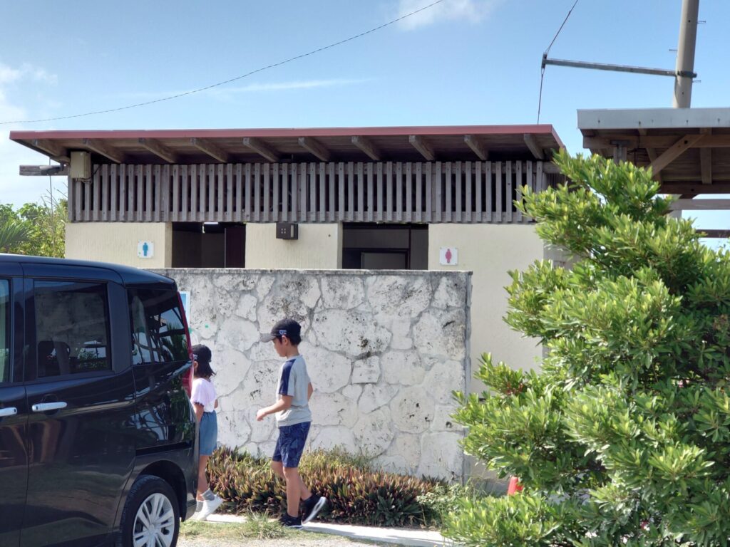 沖縄観光スポット　沖縄パワースポット　ティーヌ浜　ハートロック　トイレ