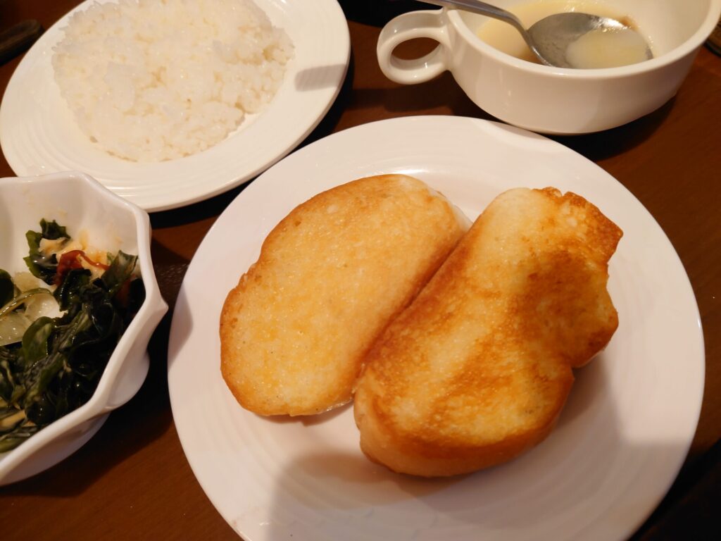 沖縄食事　沖縄ステーキ　ステーキ88　美ら海店　ライス　パン