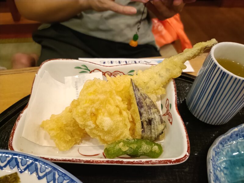居食屋うましので食べた月替わりの定食からすだち冷やしそば定食の天ぷら