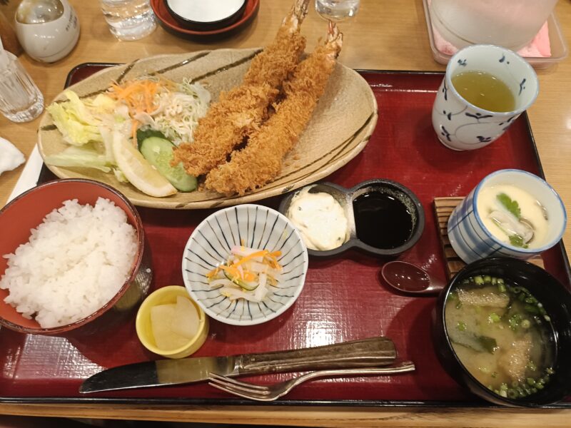 居食屋うましので食べたジャンボエビフライ定食