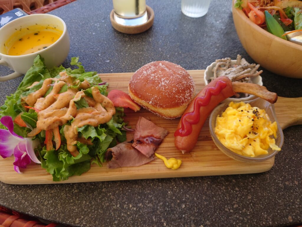 沖縄おしゃれカフェ　和牛カフェカプカ　メニュー　ハワイアンマラサダブランチ