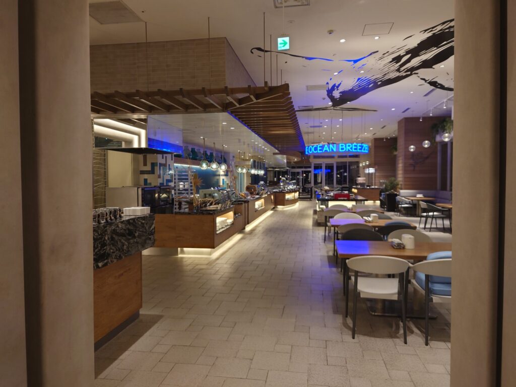 沖縄旅行　沖縄ホテル　ルネッサンスリゾートオキナワ　セイルフィッシュカフェ　夕食　エイサー