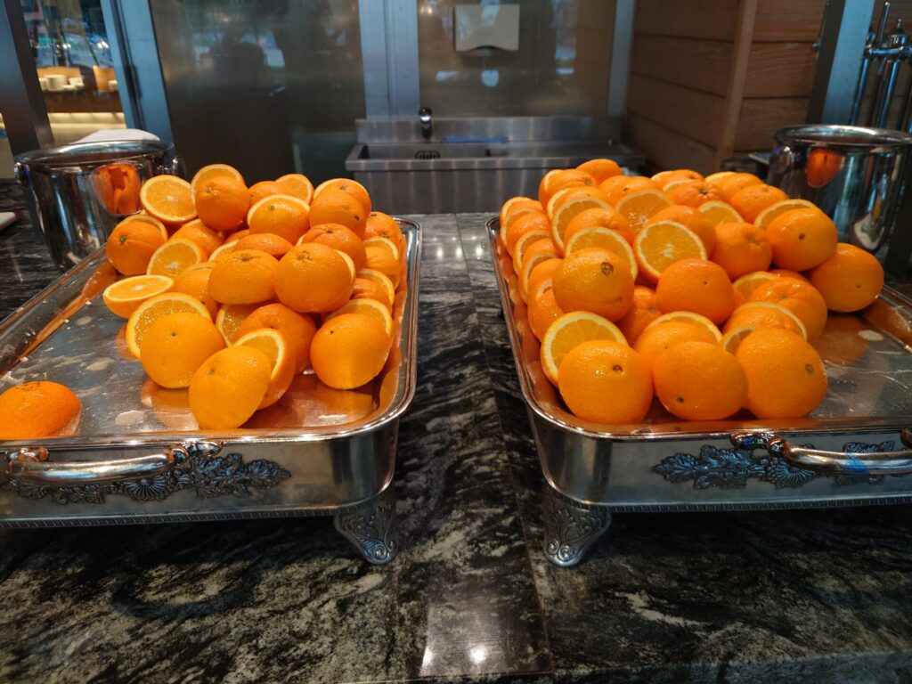 ルネッサンスリゾートオキナワ　セイルフィッシュカフェ　朝食　オレンジ