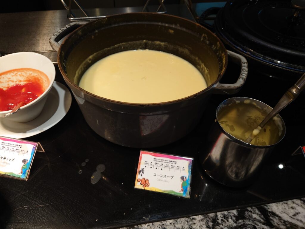 ルネッサンスリゾートオキナワ　セイルフィッシュカフェ　朝食　コーンスープ