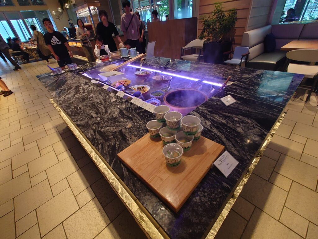 沖縄ホテル　ルネッサンスリゾートオキナワ　セイルフィッシュカフェ　朝食　沖縄旅行