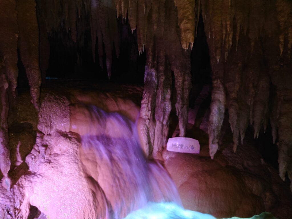 おきなわワールド　沖縄旅行　沖縄観光スポット 洞窟　玉泉洞