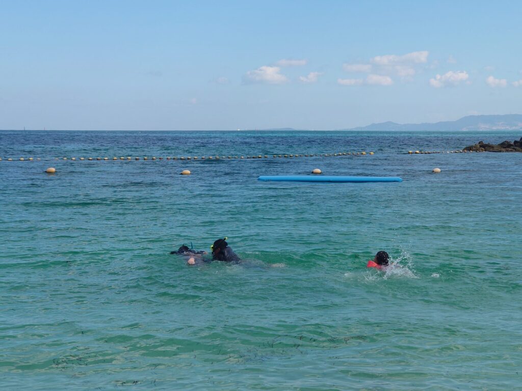 沖縄旅行　ルネッサンスリゾートオキナワ　アクティビティ　海水浴
