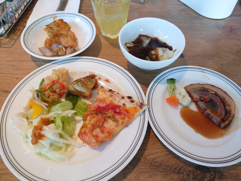 沖縄旅行　ルネッサンスリゾートオキナワ　セイルフィッシュカフェ　昼食　ランチ