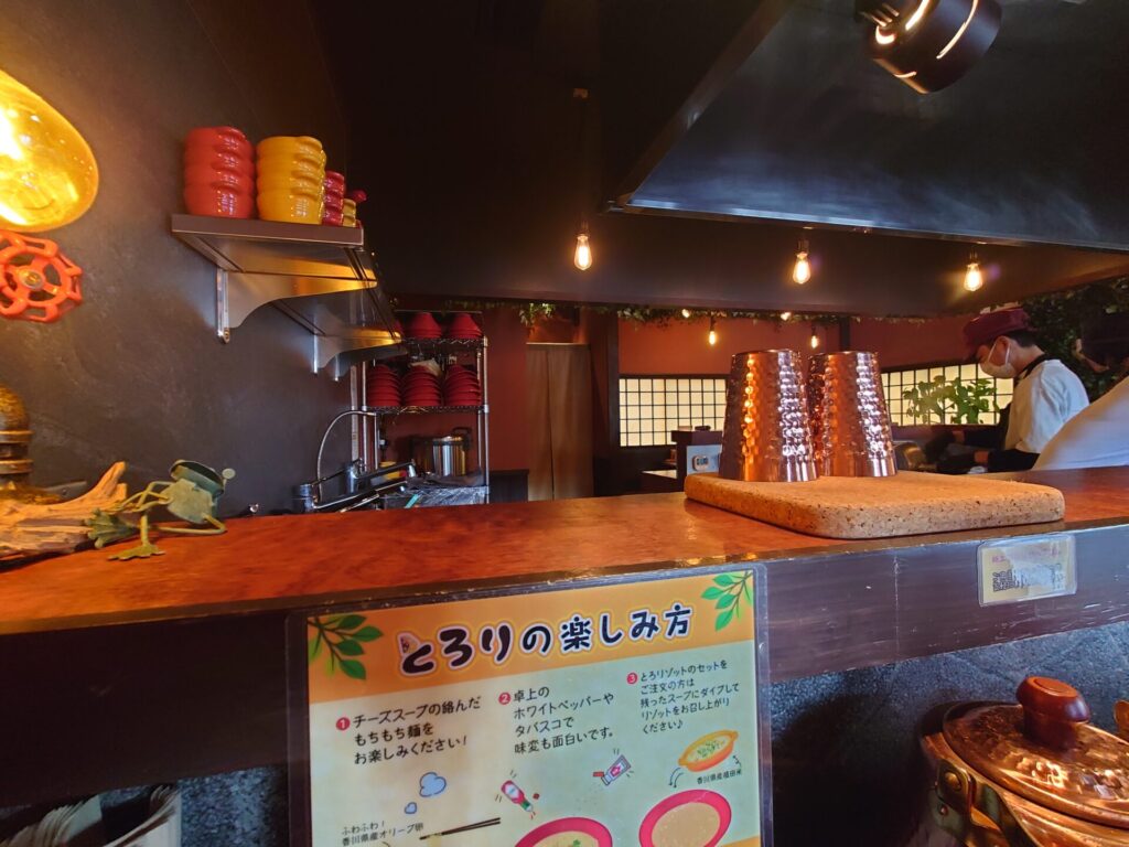 高松ラーメン　海鮮チーズ麺とろり　ラーメンランチ　海鮮系ラーメン　店内