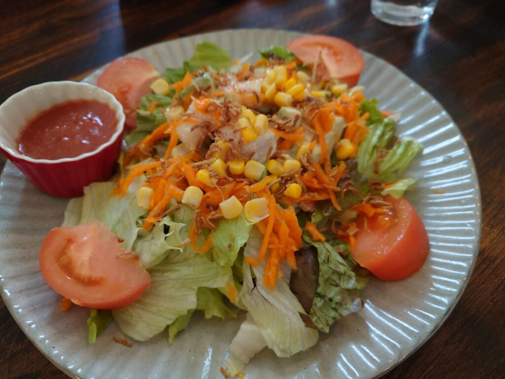 洋食屋チンパンジーエビとアボカドのサラダ