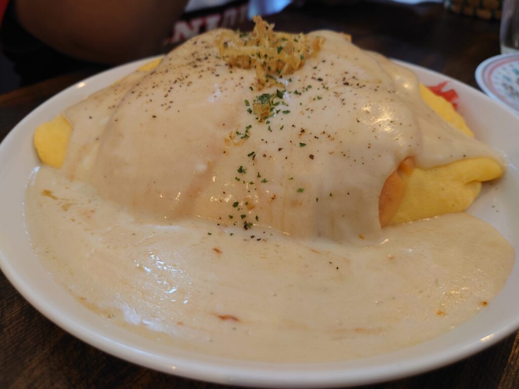 洋食屋チンパンジースモークサーモンのカルボナーラ風