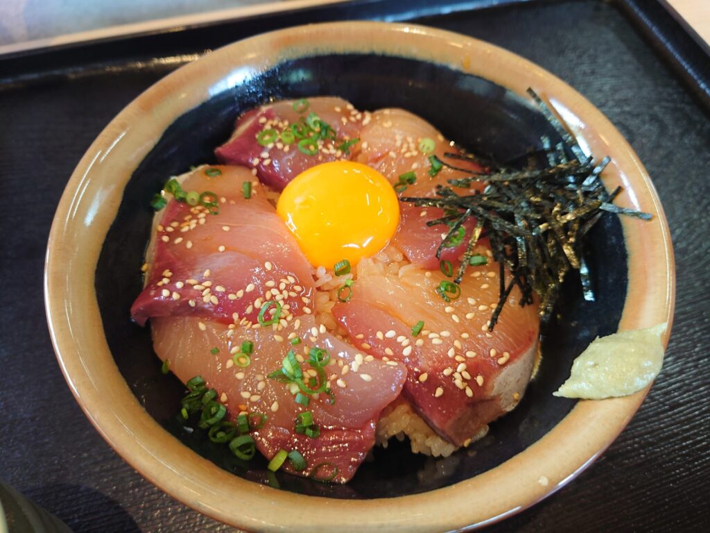 海鮮食堂じゃこや　ハマチ漬け丼