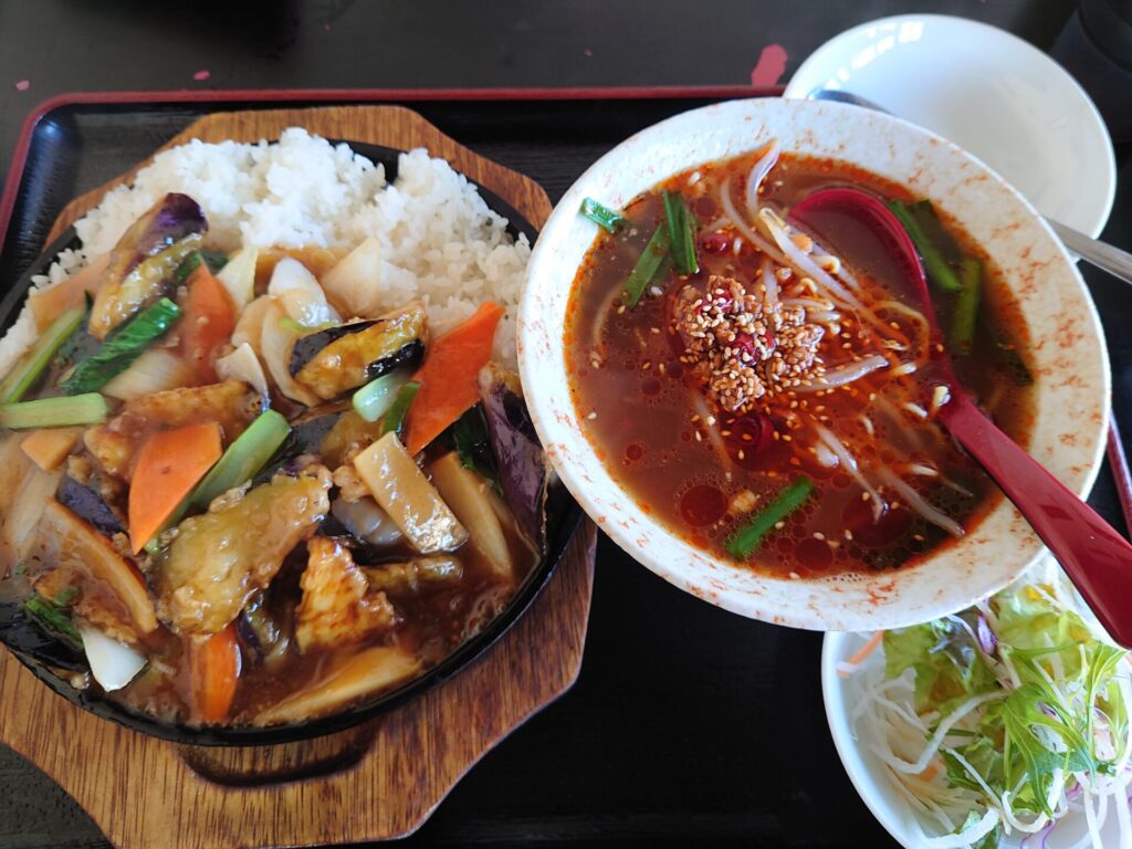 あんかけ専門店富裕楼　鉄板エビと茄子のあんかけご飯