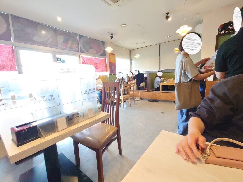 スープカレーネパールカレーディーヤ屋島店　店内　テーブル席　お座敷