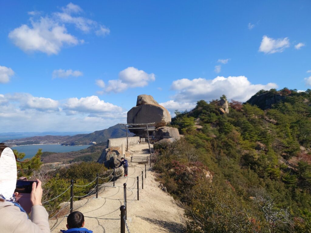 小豆島観光スポット　小瀬の重ね岩　山頂