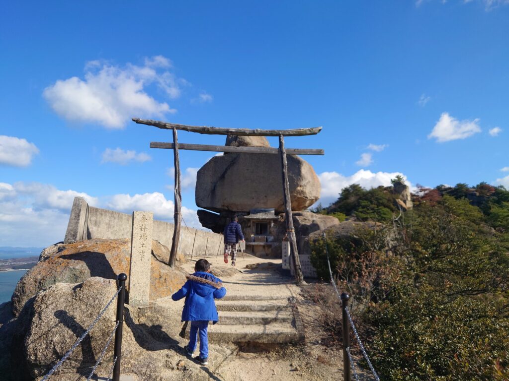 小豆島観光スポット　小瀬の重ね岩