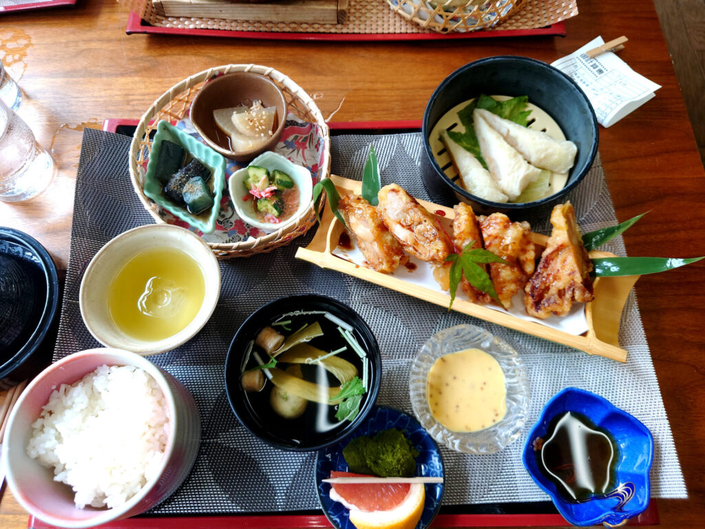 マイントピア別子　レストランもりの風　ランチ　海老湯葉巻きととり天