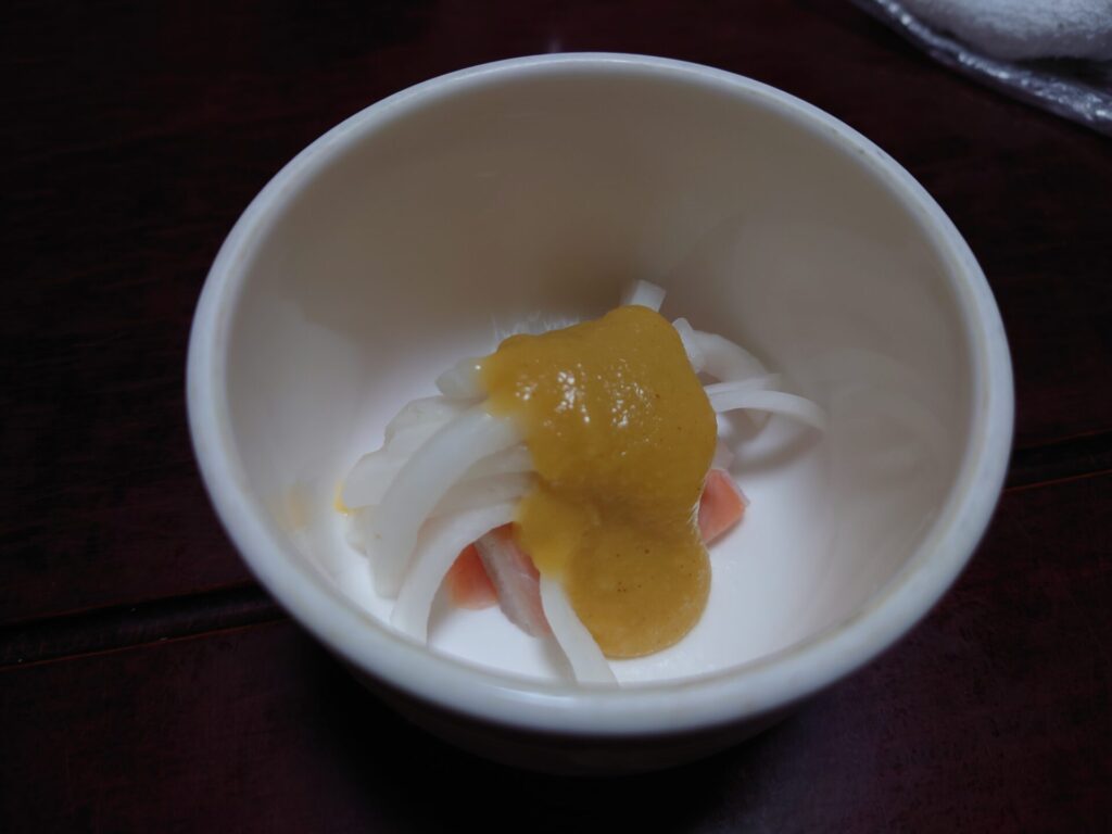 小豆島ランチ　地魚の店味彩　サーモン酢味噌和え