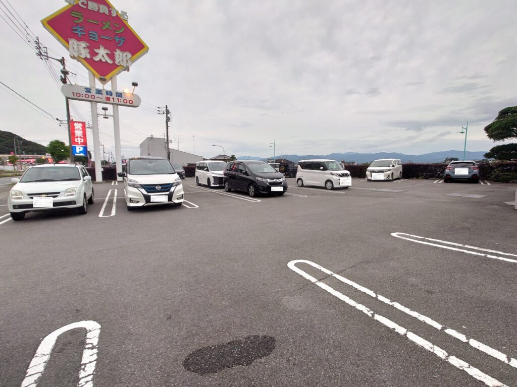 愛媛豚太郎砥部店　駐車場