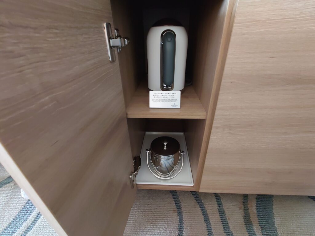 ルネッサンスリゾートオキナワ　部屋　電気ケトル　アイスペール