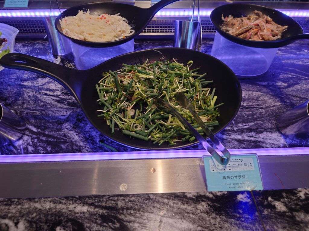 ルネッサンスリゾートオキナワ　セイルフィッシュカフェ　ランチ　青ネギのサラダ