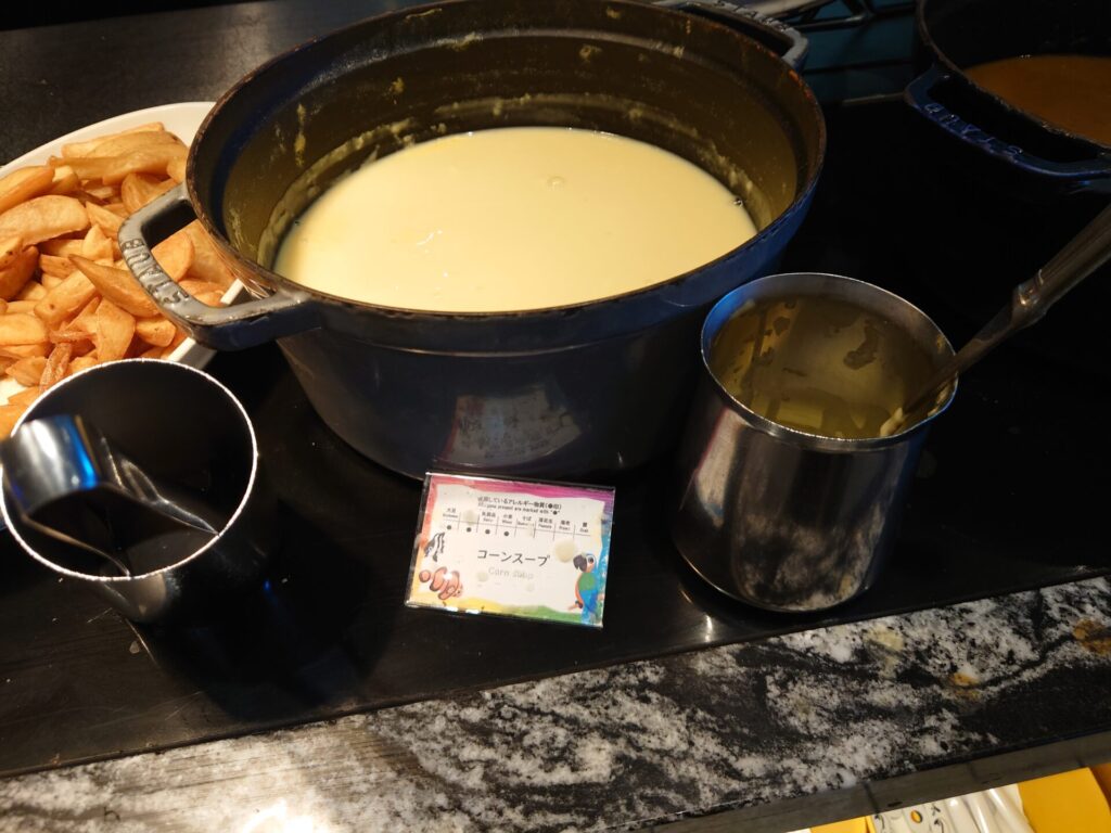 ルネッサンスリゾートオキナワ　セイルフィッシュカフェ　ランチ　コーンスープ