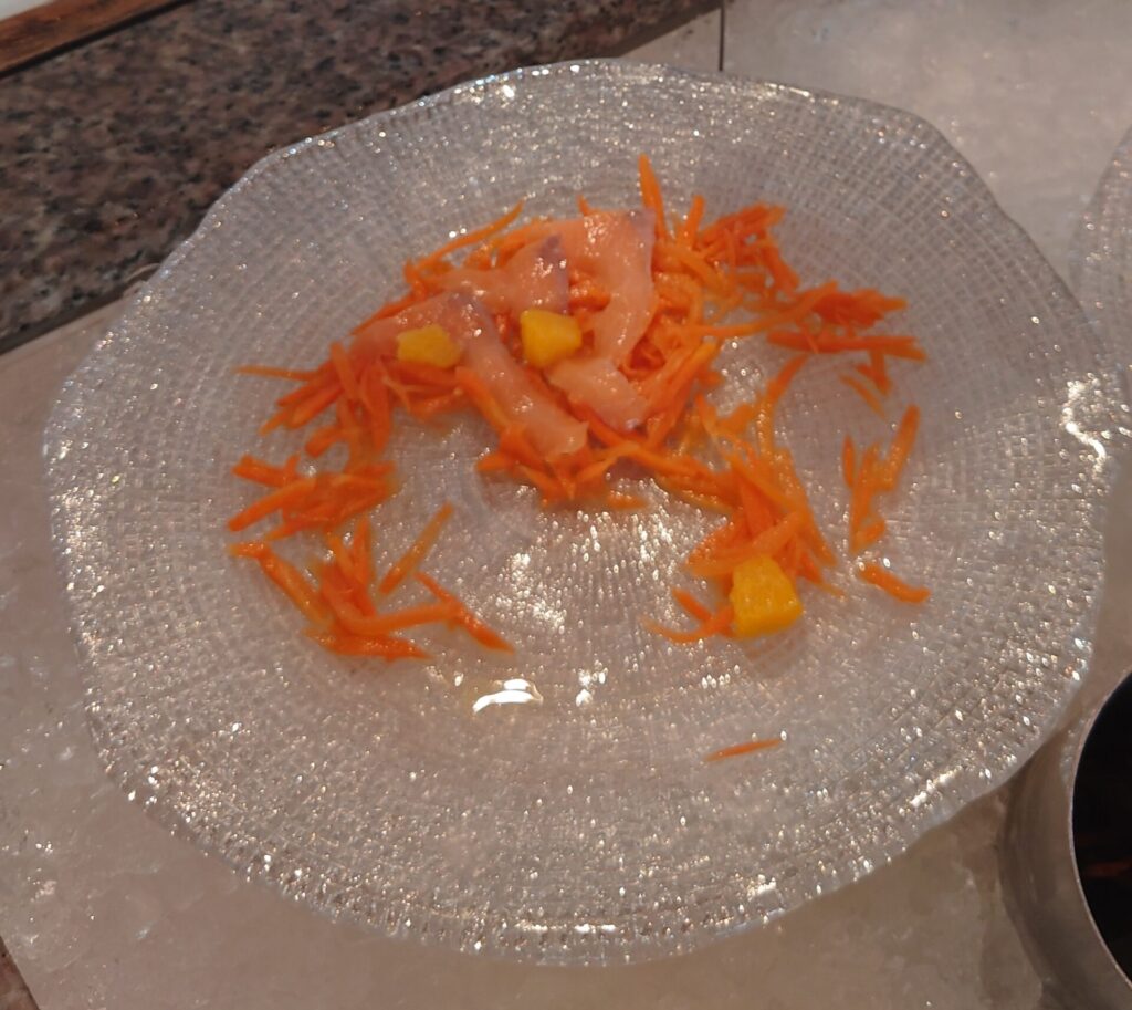 ルネッサンスリゾートオキナワ　フォーシーズン　朝食　オレンジのサラダ