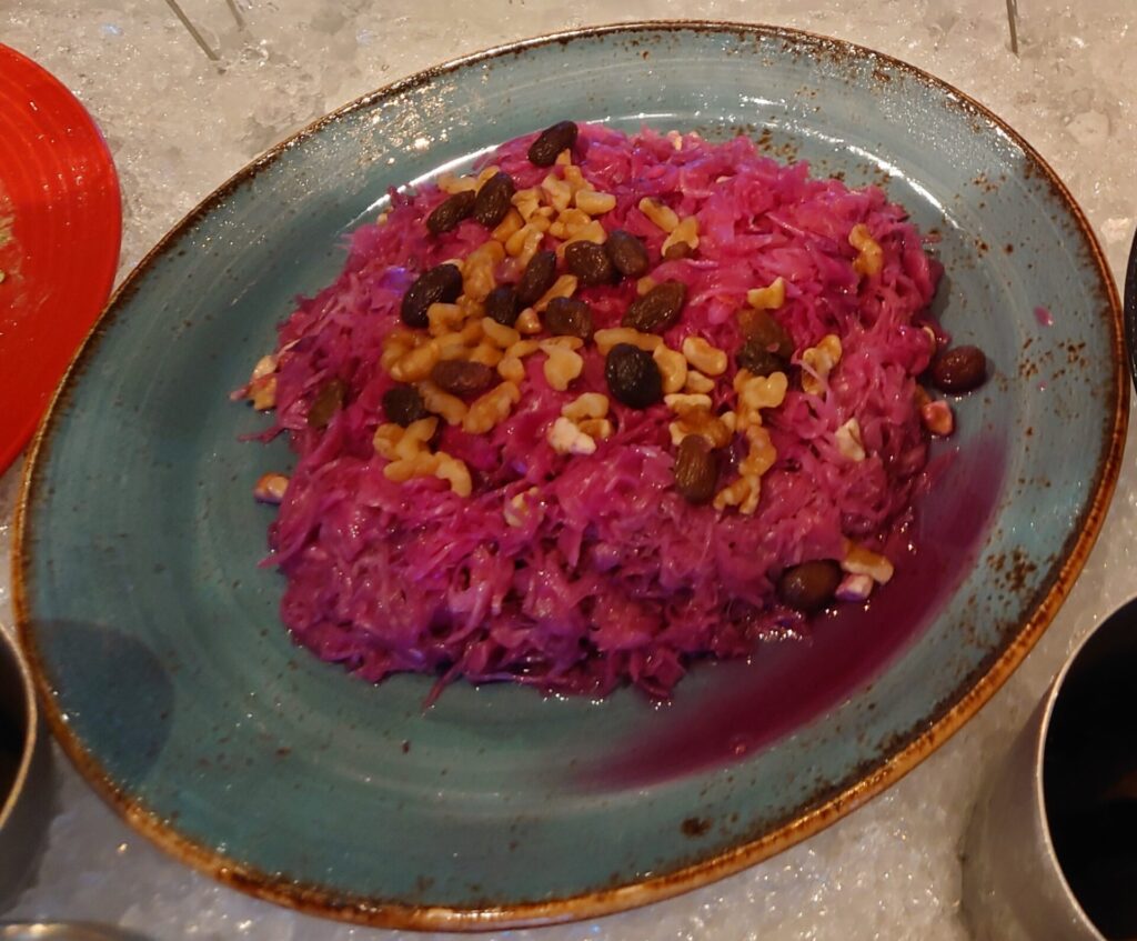 ルネッサンスリゾートオキナワ　フォーシーズン　朝食　紫のサラダ