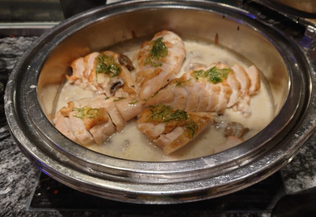 ルネッサンスリゾートオキナワ　セイルフィッシュカフェ　ディナー　夕食　やんばる若鶏のロースト