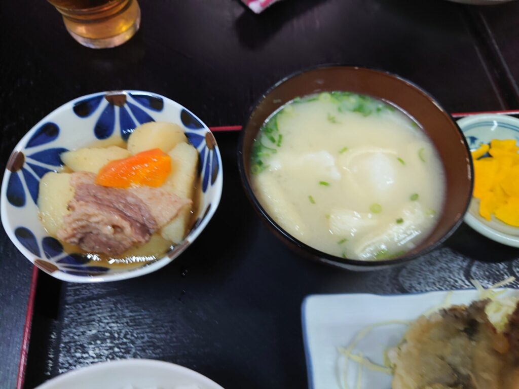 高松市ランチ　おけいちゃん　高松市食堂　肉じゃが