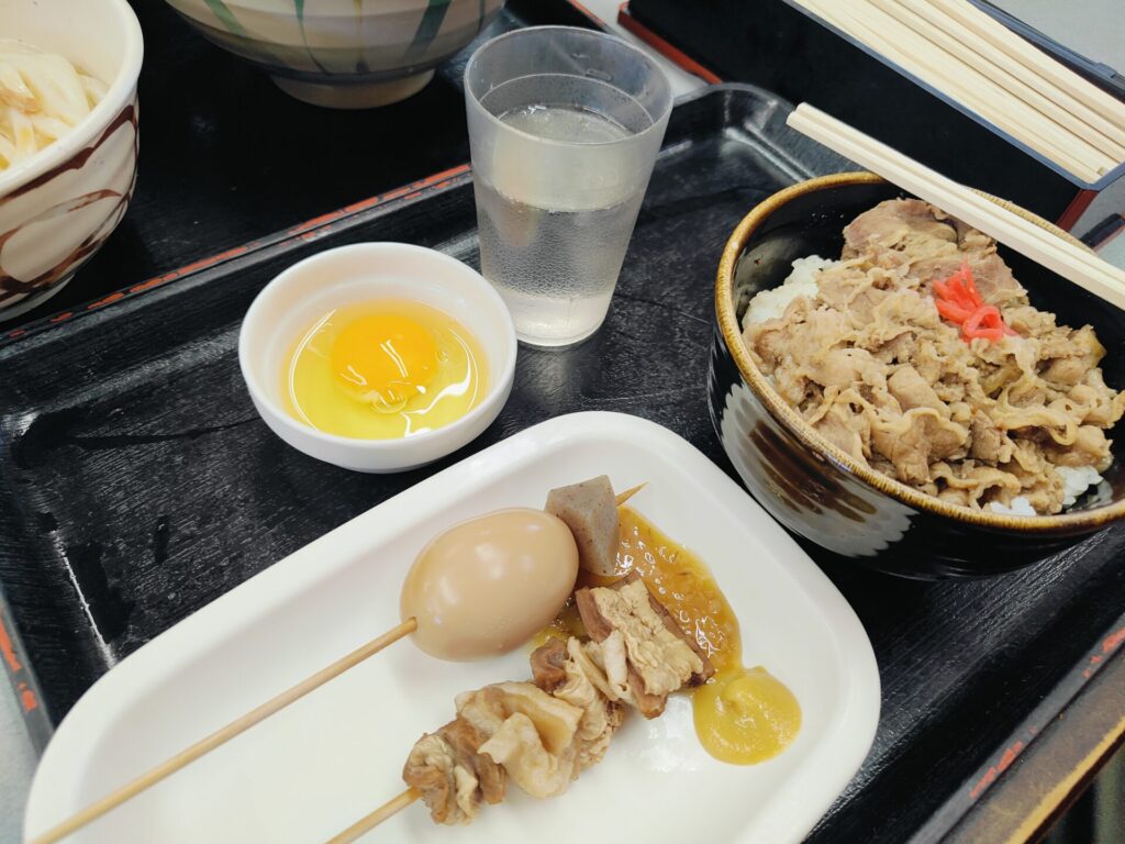 高松うどんブログ　愉楽家　ゆらくや高松　牛丼とおでん