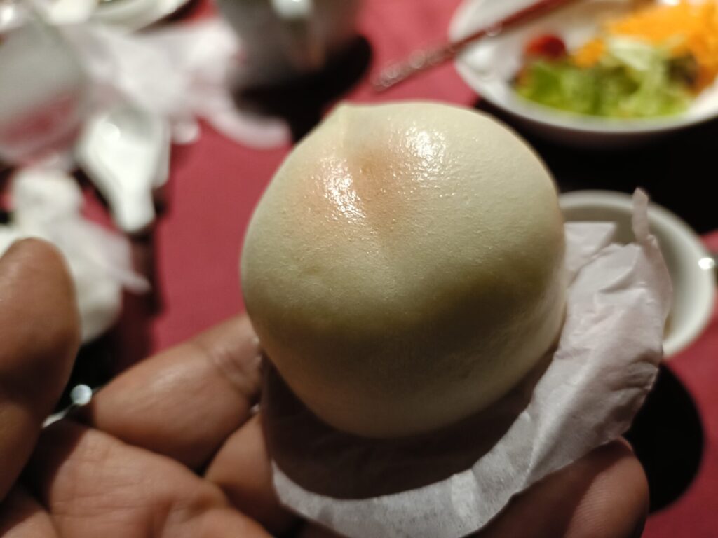 沖縄夕食　マカンマカン　メニュー　桃饅頭