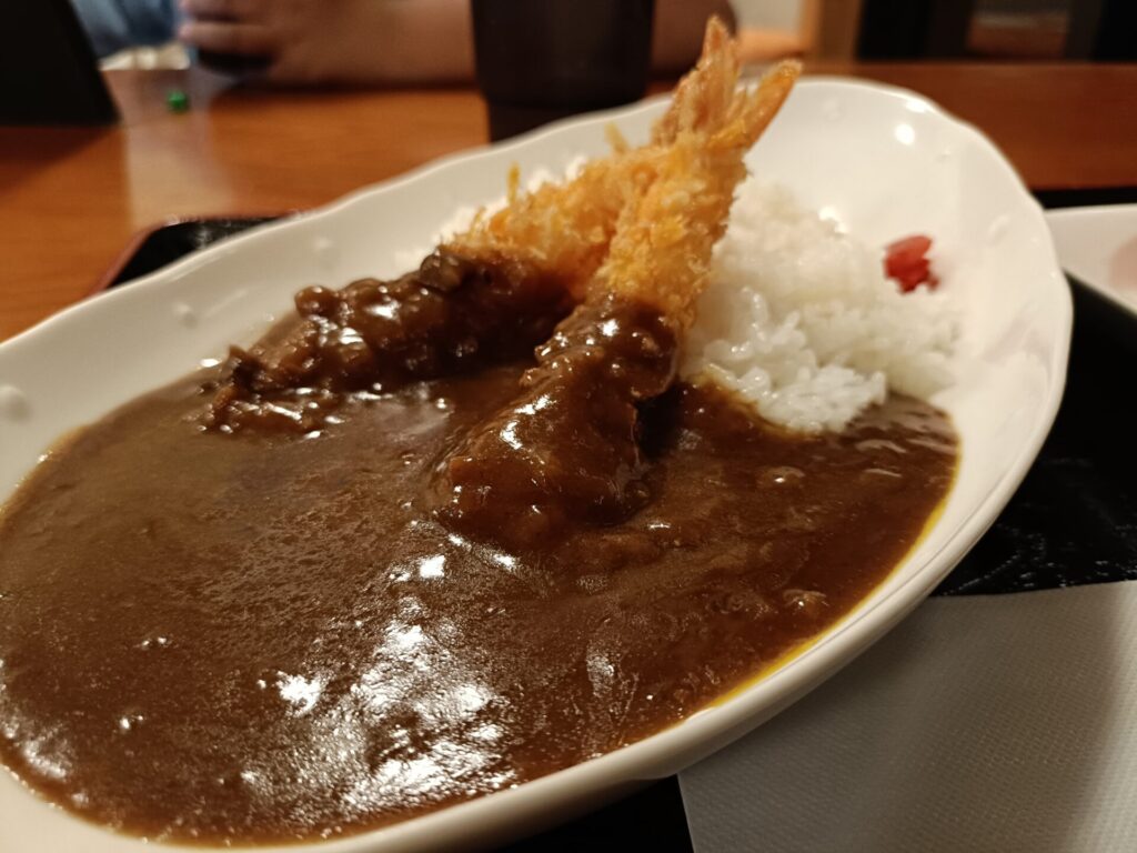 高松日帰り温泉　由良里の湯　イノシシ温泉　レストラン　エビフライカレー