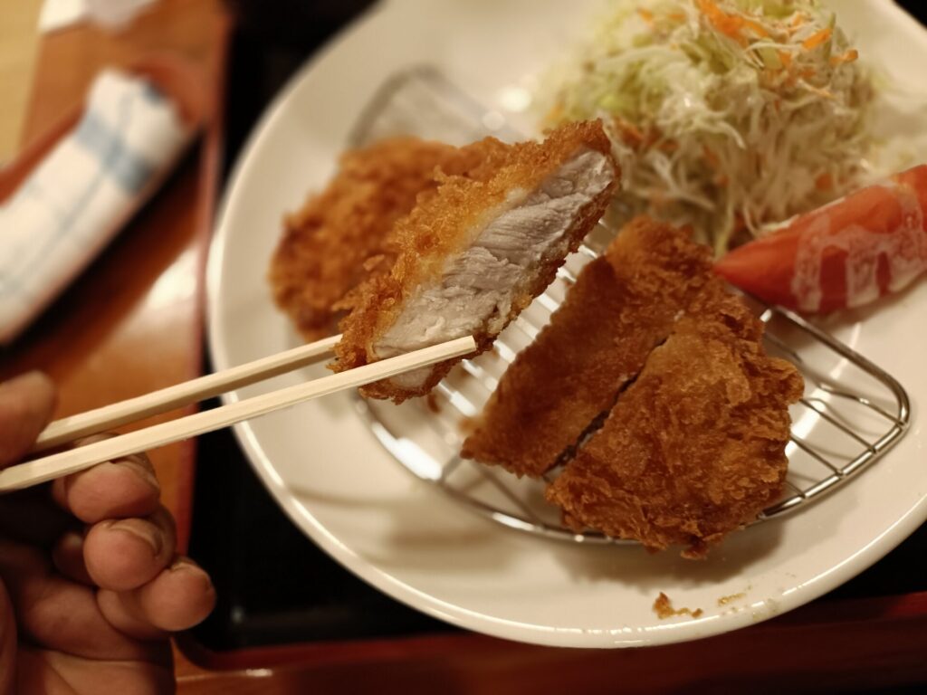 高松日帰り温泉　由良里の湯　イノシシ温泉　レストラン　とんかつ定食